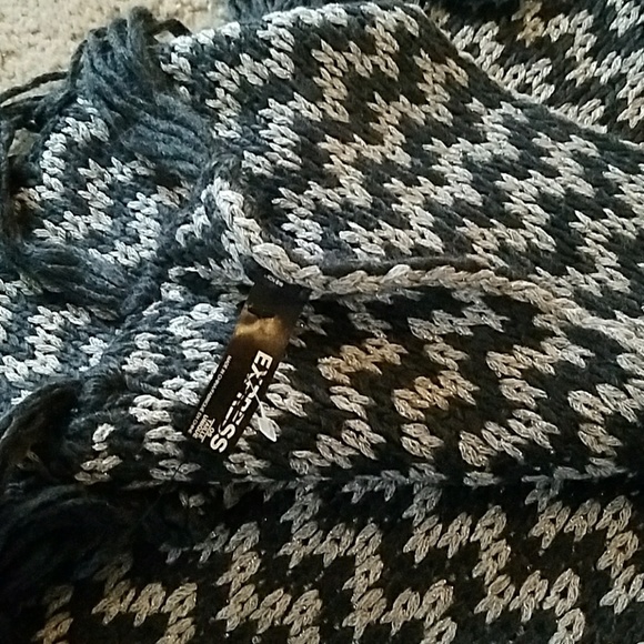 Black/gray Express chevron sweater scarf - Picture 2 of 4